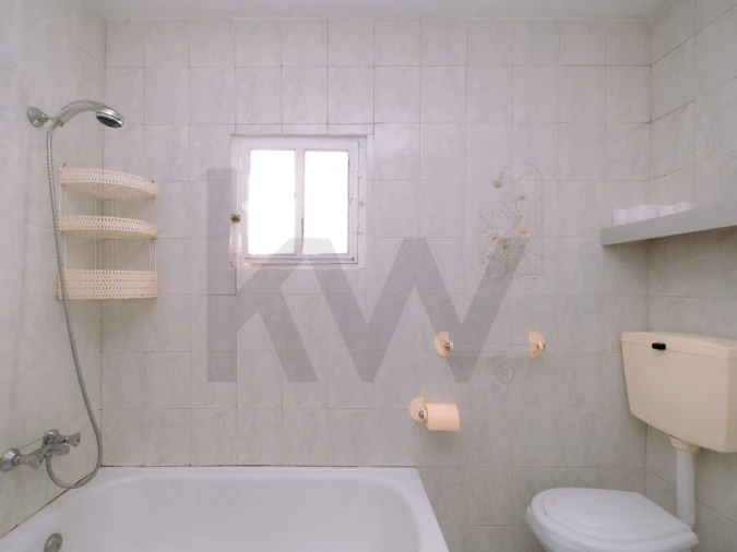 Moradia T3 para Venda em Abela Foto 17