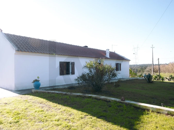 Moradia T3 para Venda em Abela Foto 9