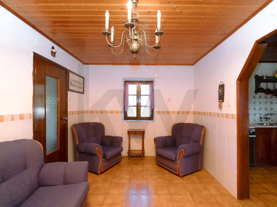 Moradia T3 para Venda em Abela Foto 20