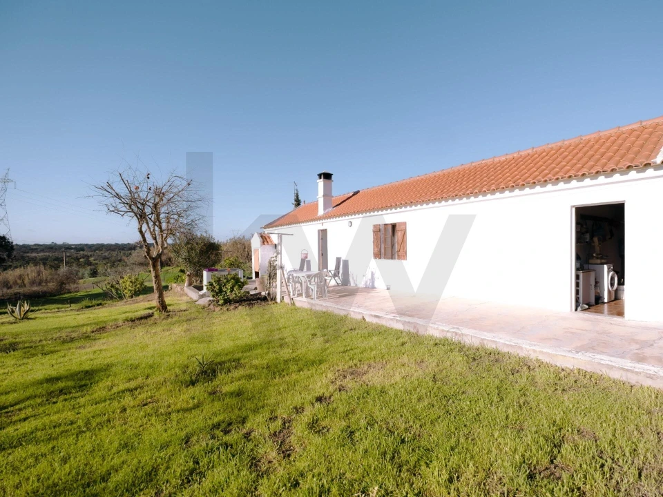 Moradia T3 para Venda em Abela Foto 1