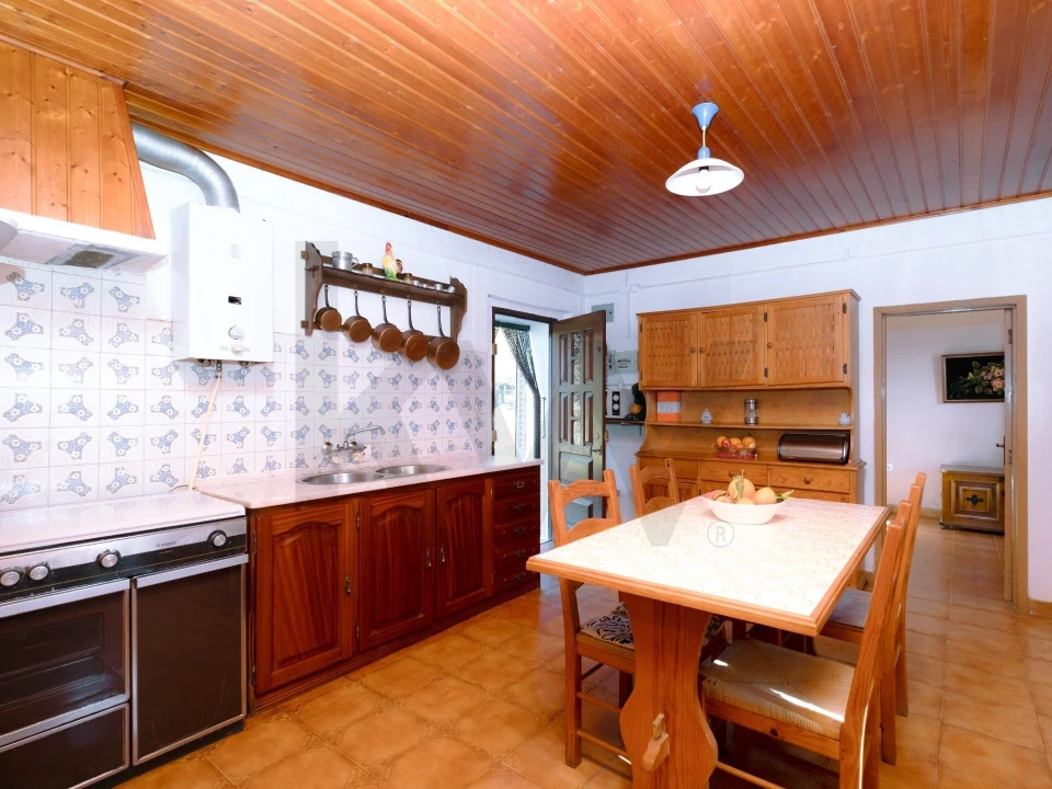 Moradia T3 para Venda em Abela Foto 21