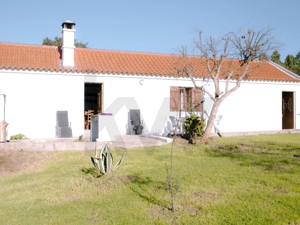 Moradia T3 para Venda em Abela Foto 2