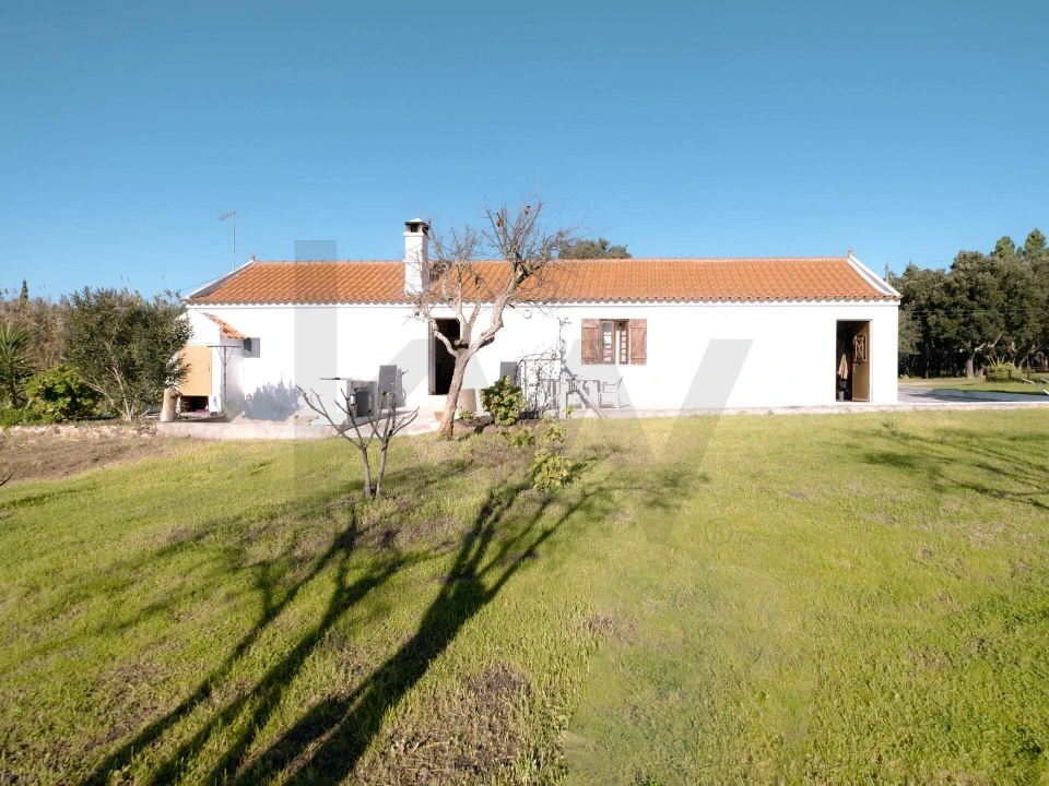 Moradia T3 para Venda em Abela Foto 11