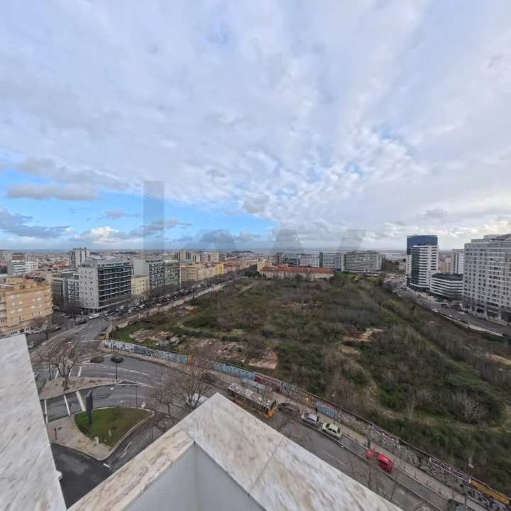 Apartamento T2 para Arrendamento em Campolide Foto 10