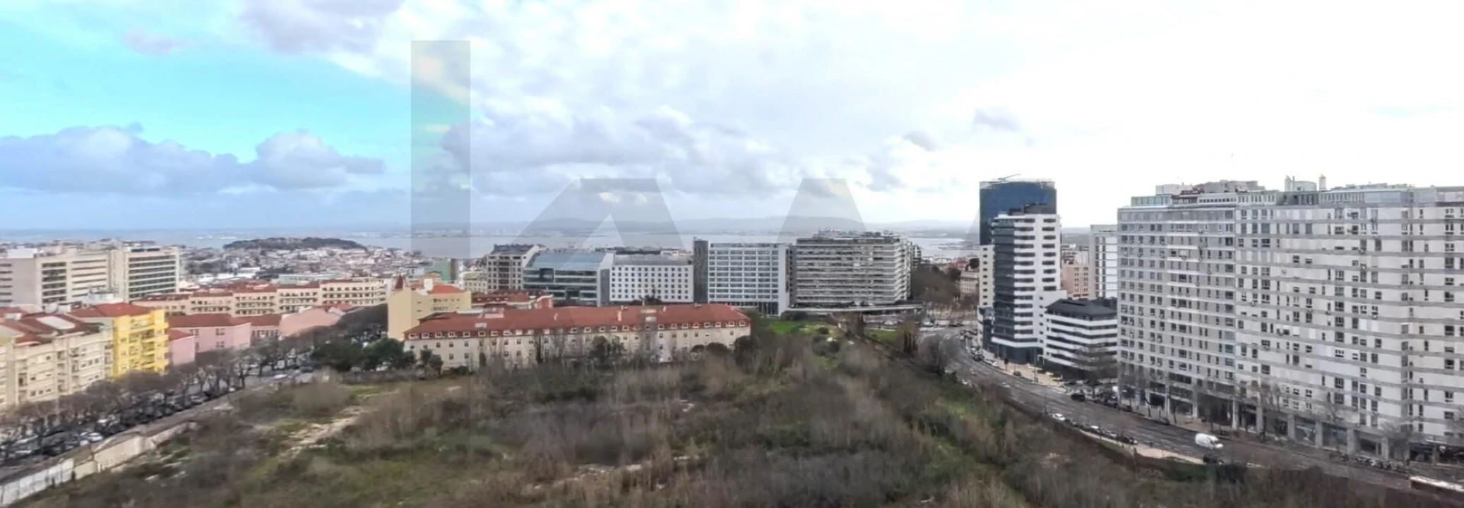 Apartamento T2 para Arrendamento em Campolide Foto 14