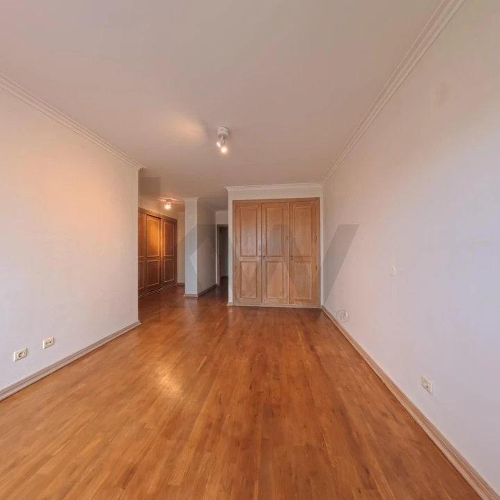 Apartamento T2 para Arrendamento em Campolide Foto 29