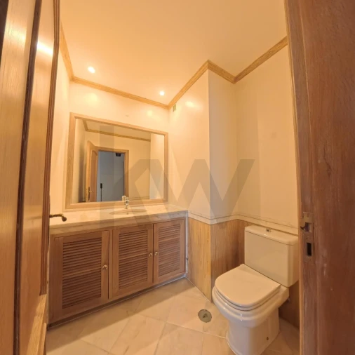 Apartamento T2 para Arrendamento em Campolide Foto 21