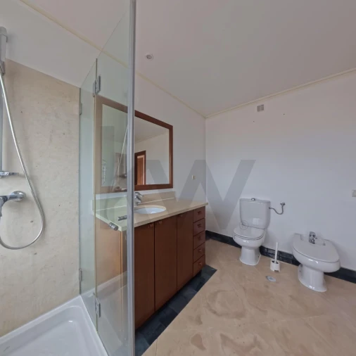 Apartamento T2 para Arrendamento em Campolide Foto 32