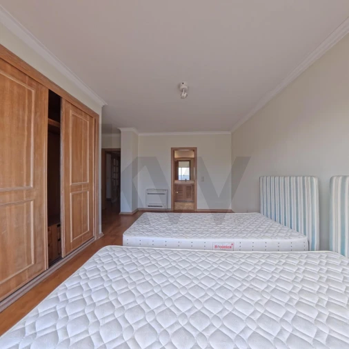 Apartamento T2 para Arrendamento em Campolide Foto 24