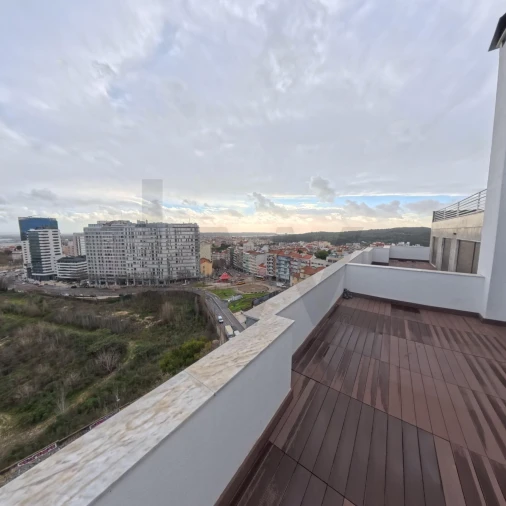 Apartamento T2 para Arrendamento em Campolide Foto 11