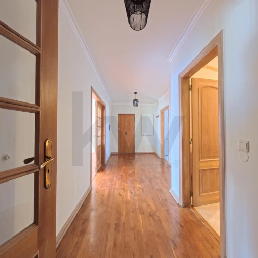 Apartamento T2 para Arrendamento em Campolide Foto 3