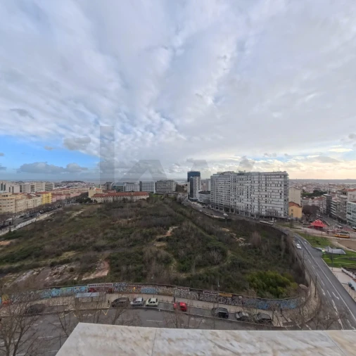 Apartamento T2 para Arrendamento em Campolide Foto 13