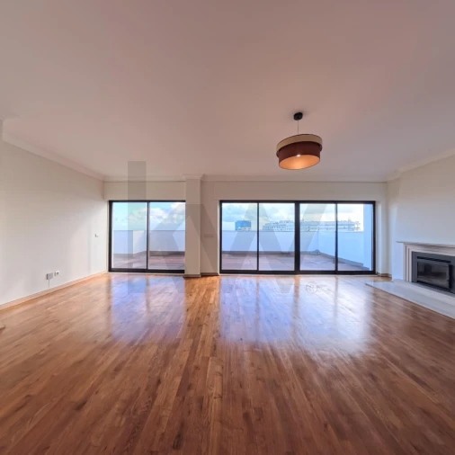 Apartamento T2 para Arrendamento em Campolide Foto 6