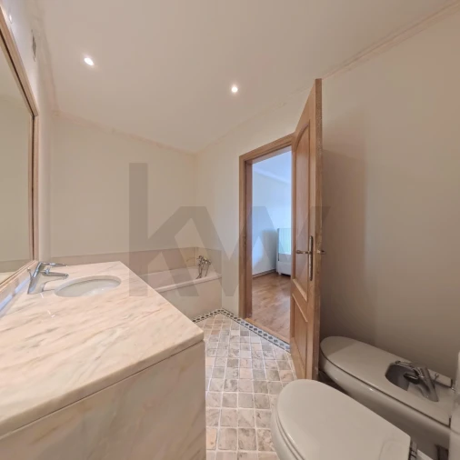 Apartamento T2 para Arrendamento em Campolide Foto 27