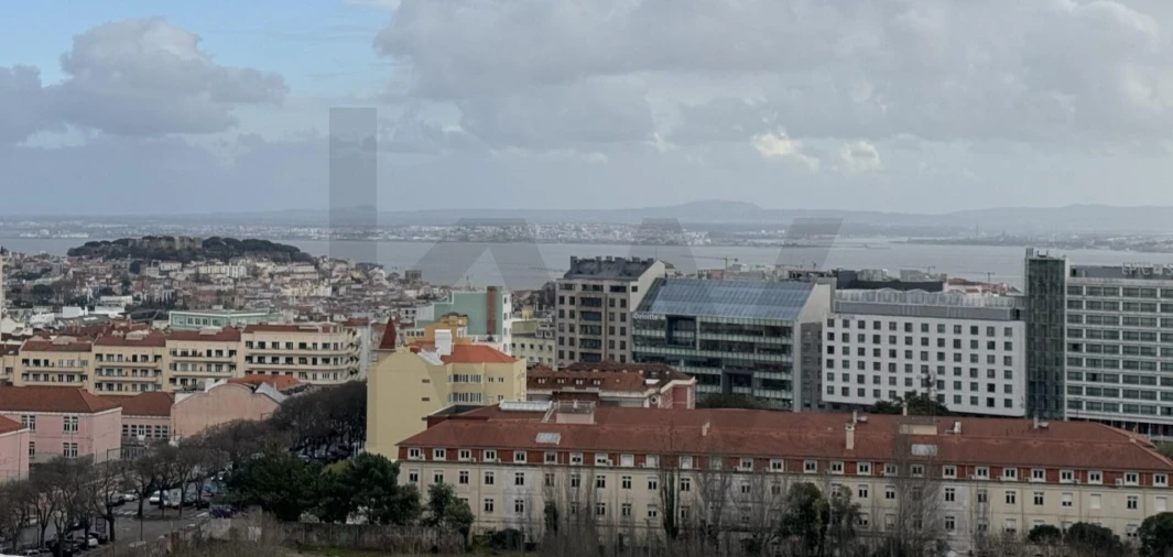 Apartamento T2 para Arrendamento em Campolide Foto 15