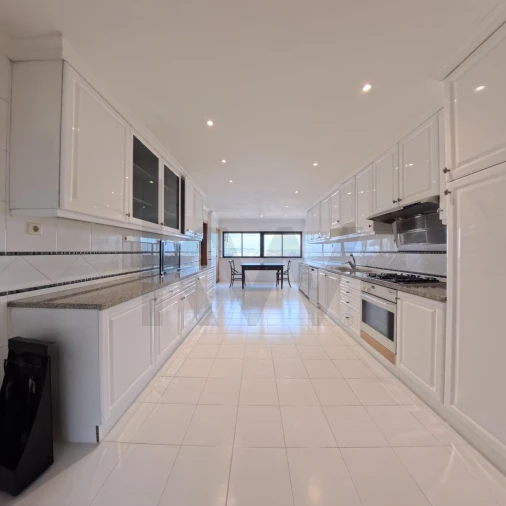 Apartamento T2 para Arrendamento em Campolide Foto 17