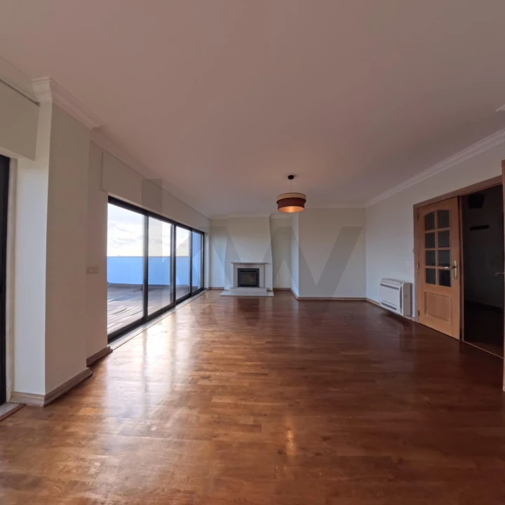 Apartamento T2 para Arrendamento em Campolide Foto 5