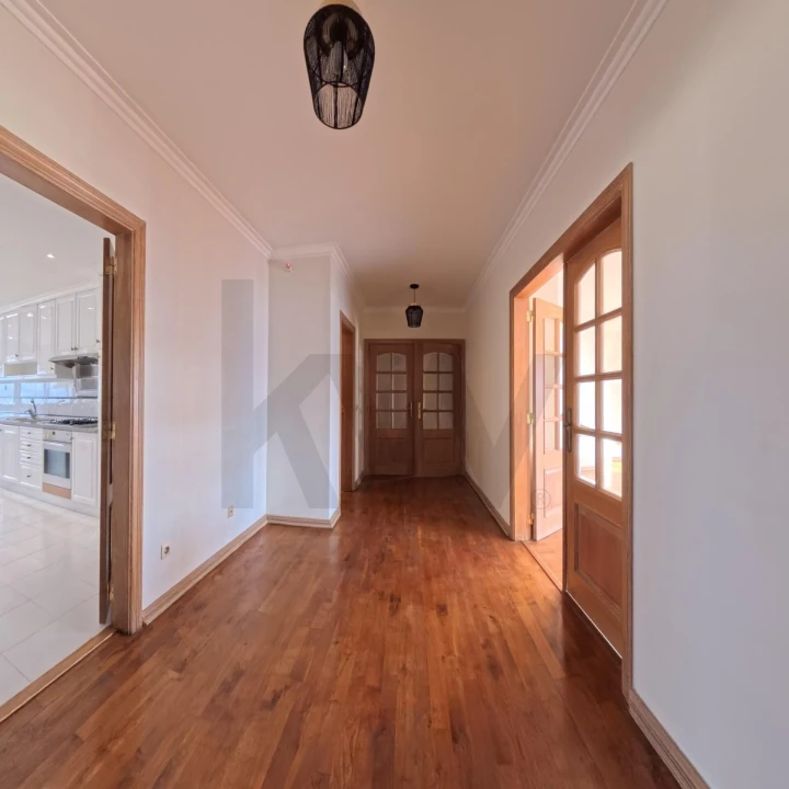 Apartamento T2 para Arrendamento em Campolide Foto 2