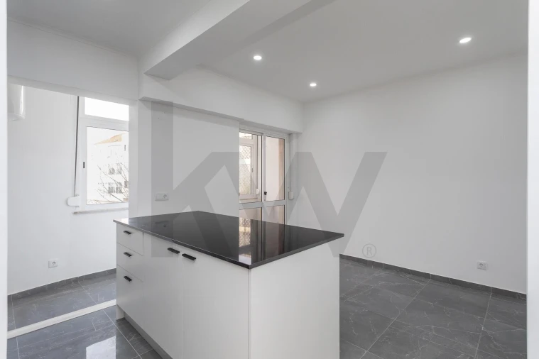 Apartamento T2 para Venda em Camarate, Unhos e Apelação Foto 14