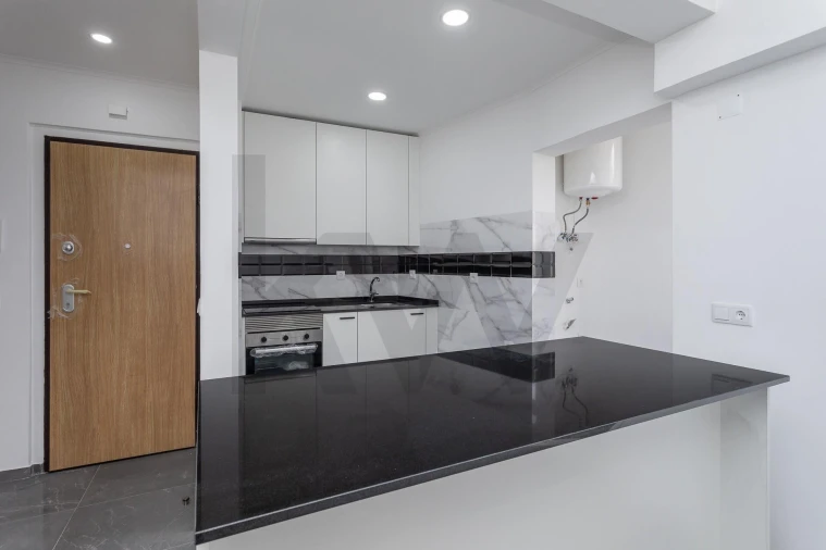 Apartamento T2 para Venda em Camarate, Unhos e Apelação Foto 5