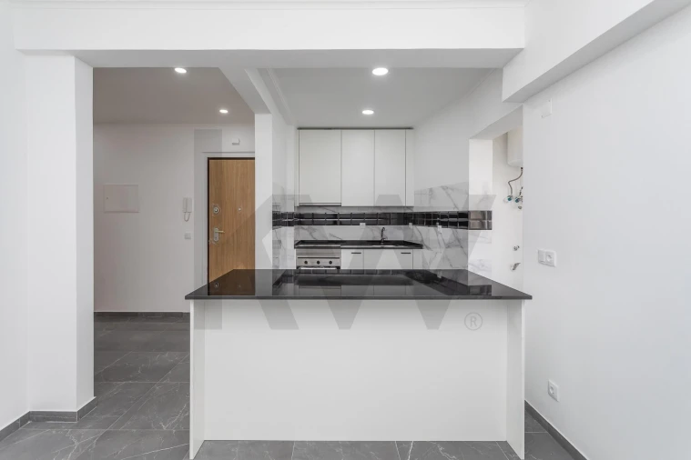 Apartamento T2 para Venda em Camarate, Unhos e Apelação Foto 11