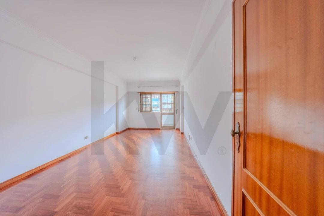 Apartamento T3 para Arrendamento em Carnaxide e Queijas Foto 4