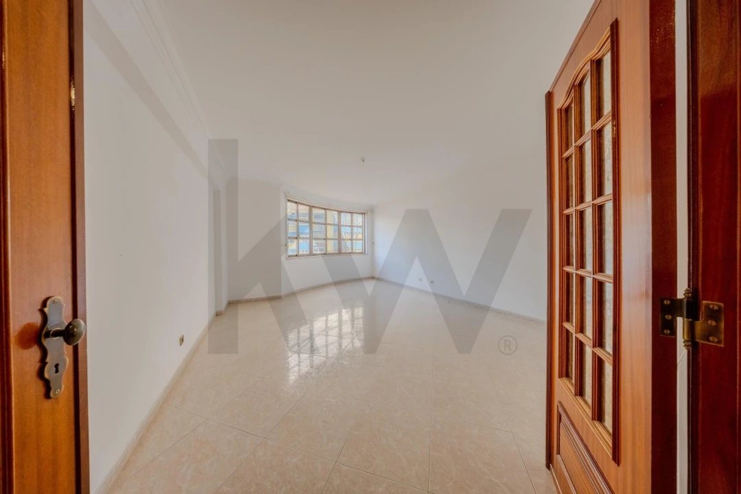 Apartamento T3 para Arrendamento em Carnaxide e Queijas Foto 3