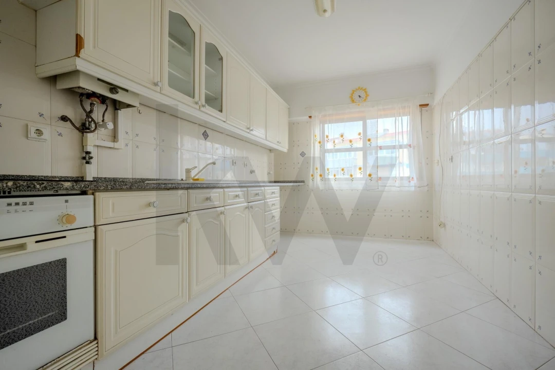 Apartamento T3 para Arrendamento em Carnaxide e Queijas Foto 9