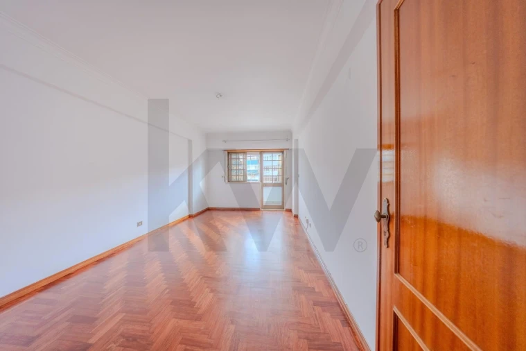 Apartamento T3 para Arrendamento em Carnaxide e Queijas Foto 4