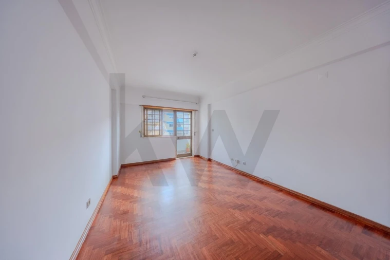 Apartamento T3 para Arrendamento em Carnaxide e Queijas Foto 13