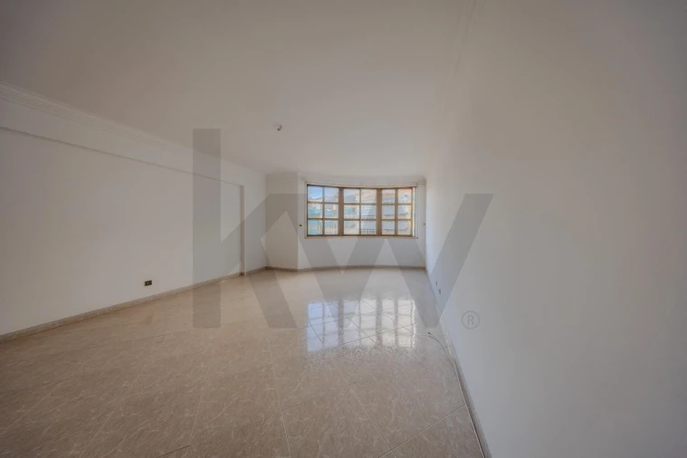 Apartamento T3 para Arrendamento em Carnaxide e Queijas Foto 6