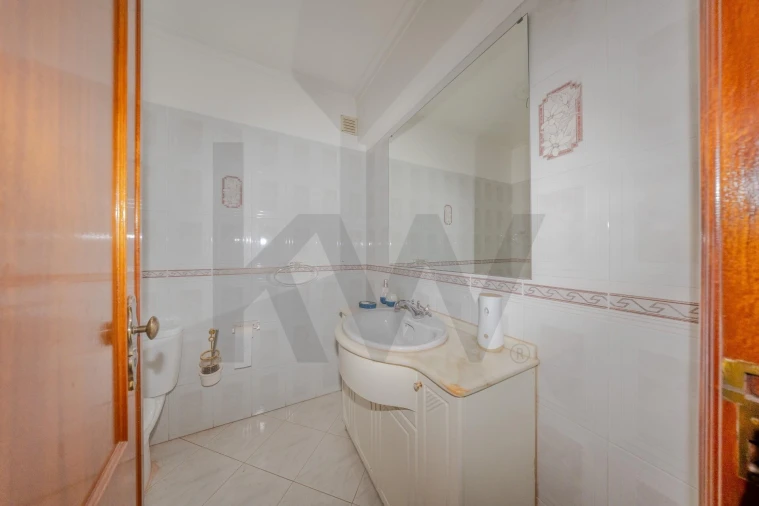 Apartamento T3 para Arrendamento em Carnaxide e Queijas Foto 26