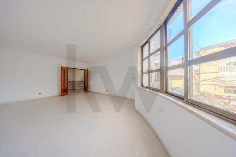 Apartamento T3 para Arrendamento em Carnaxide e Queijas Foto 5