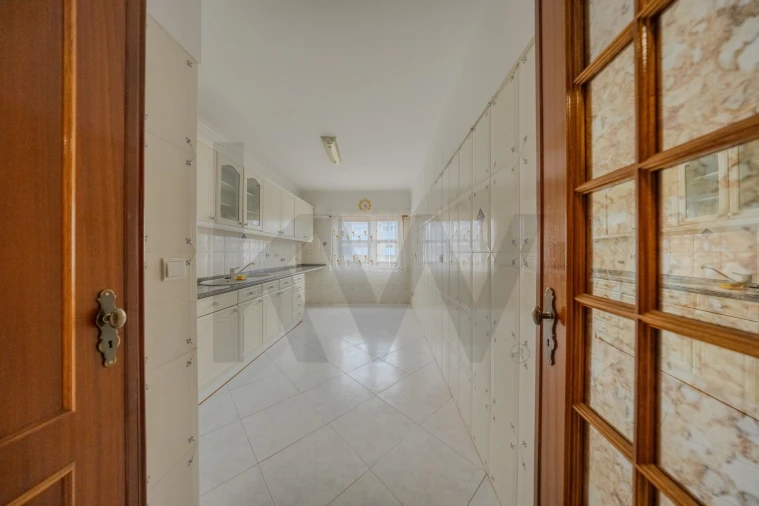 Apartamento T3 para Arrendamento em Carnaxide e Queijas Foto 7