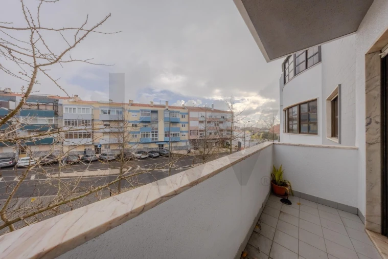 Apartamento T3 para Arrendamento em Carnaxide e Queijas Foto 16