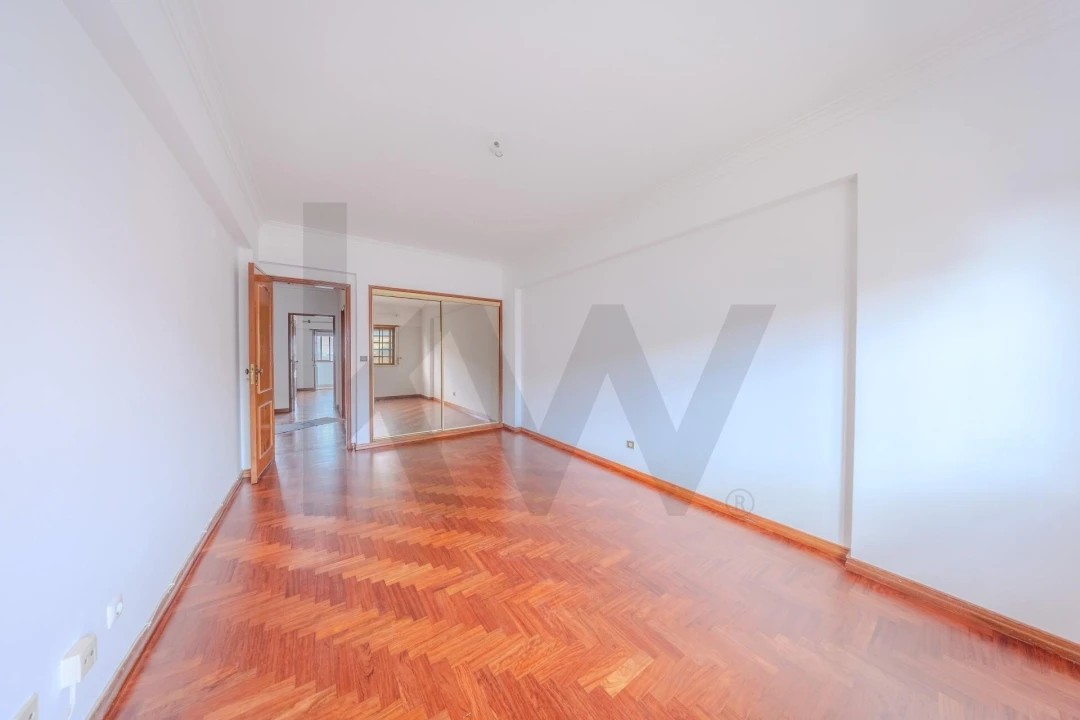 Apartamento T3 para Arrendamento em Carnaxide e Queijas Foto 14