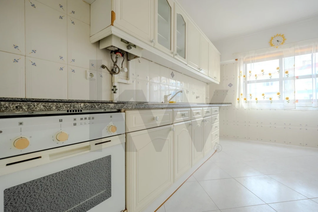 Apartamento T3 para Arrendamento em Carnaxide e Queijas Foto 10