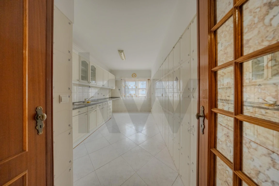 Apartamento T3 para Arrendamento em Carnaxide e Queijas Foto 7