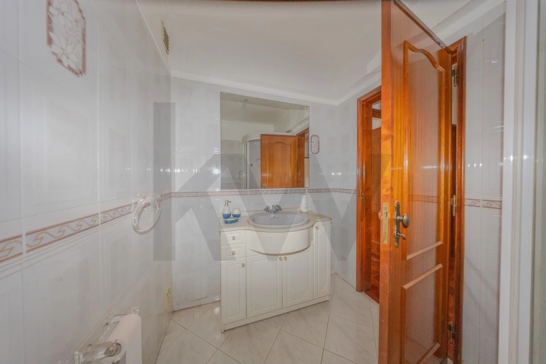 Apartamento T3 para Arrendamento em Carnaxide e Queijas Foto 28