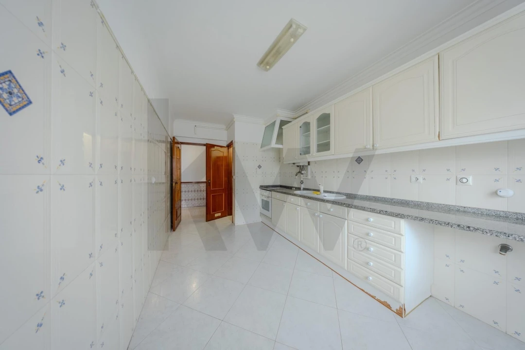 Apartamento T3 para Arrendamento em Carnaxide e Queijas Foto 8