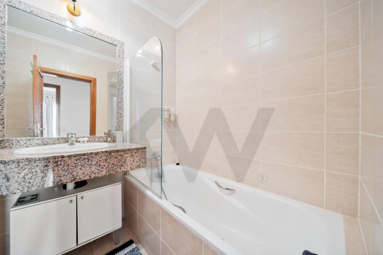 Apartamento T2 para Venda em Caniço Foto 16