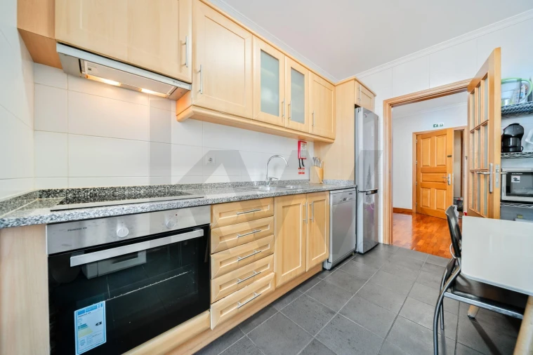 Apartamento T2 para Venda em Caniço Foto 9