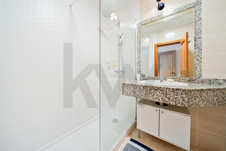 Apartamento T2 para Venda em Caniço Foto 13