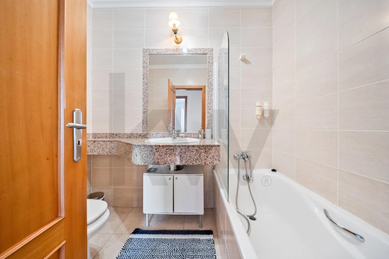 Apartamento T2 para Venda em Caniço Foto 17