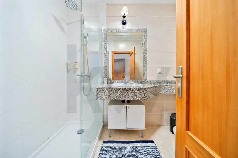 Apartamento T2 para Venda em Caniço Foto 12