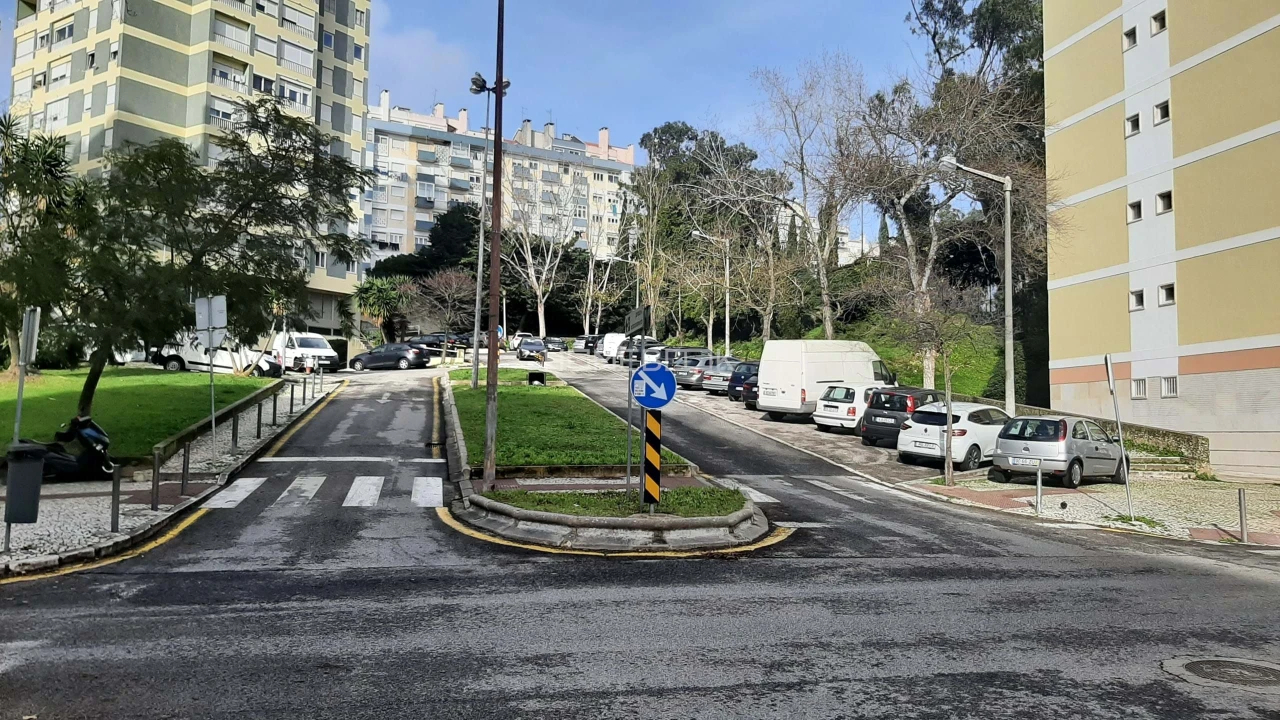 Apartamento T2 para Venda em Benfica Foto 1