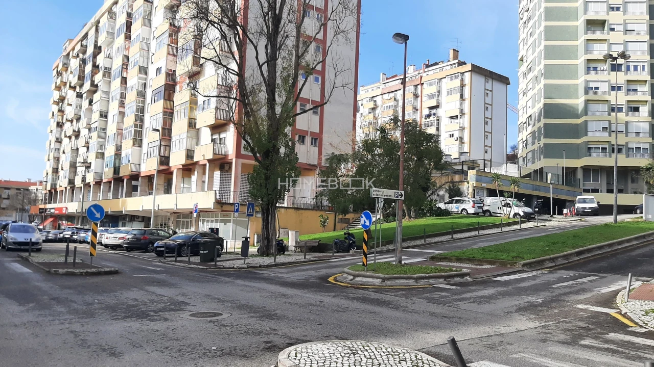 Apartamento T2 para Venda em Benfica Foto 2