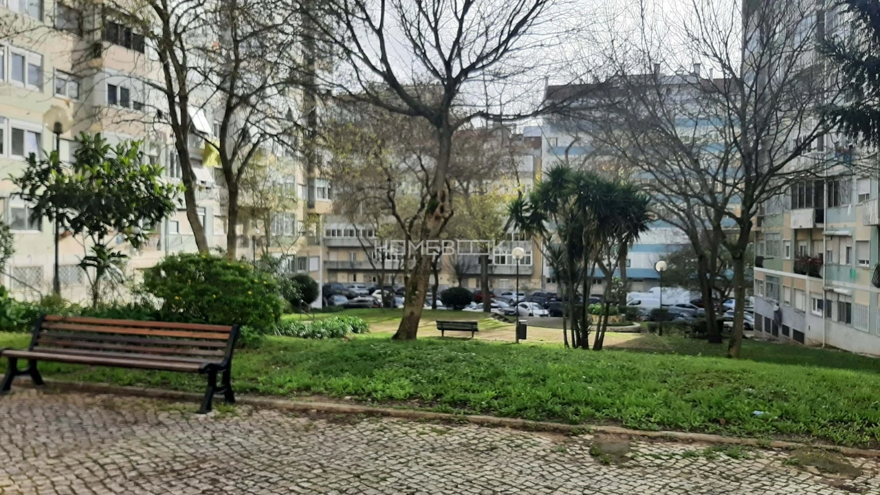 Apartamento T2 para Venda em Benfica Foto 3