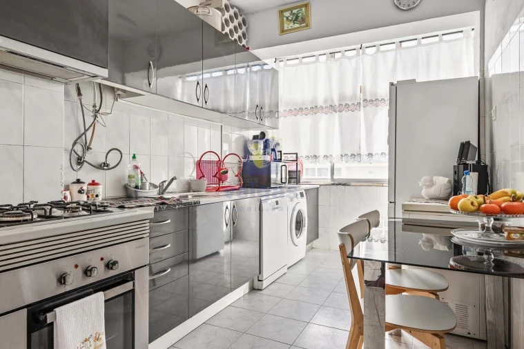 Apartamento T3 para Venda em Rio de Mouro Foto 1