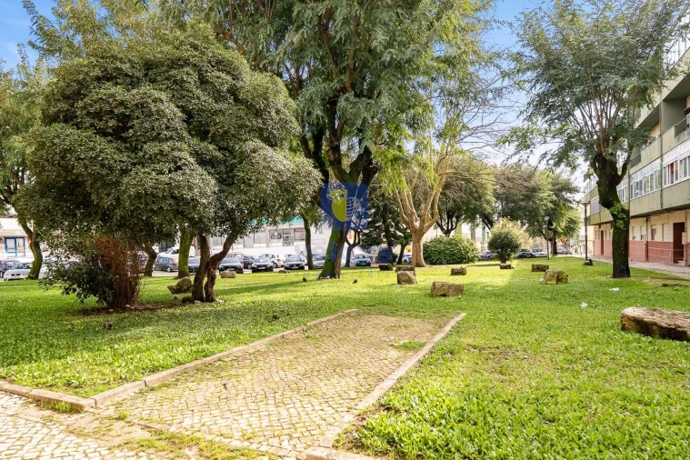 Apartamento T3 para Venda em Rio de Mouro Foto 24